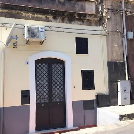 La Casa Al Teatro Holiday home *